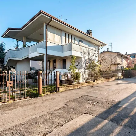 Апартаменты Desenzano Bilocale Con Posto Auto Дезенцано-дель-Гарда