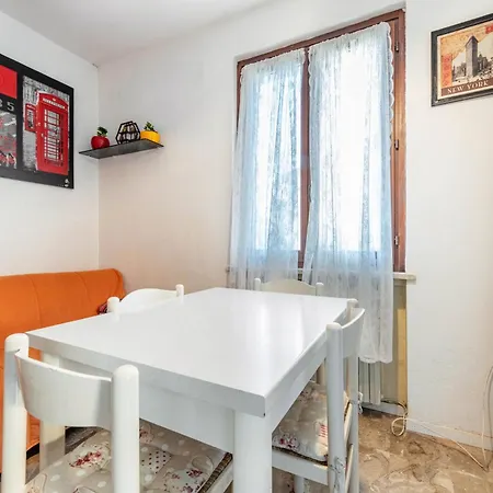 Desenzano Bilocale Con Posto Auto Апартаменты *