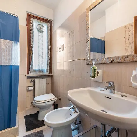 Desenzano Bilocale Con Posto Auto Дезенцано-дель-Гарда