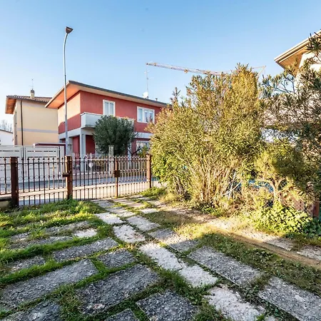 Desenzano Bilocale Con Posto Auto Дезенцано-дель-Гарда